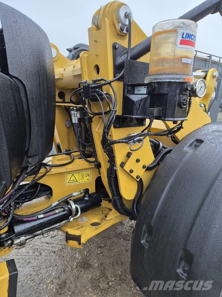 CAT 906M Фронтальные погрузчики