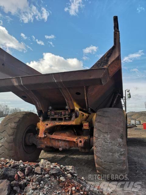 CAT 735 Шарнирно-сочленённые самосвалы