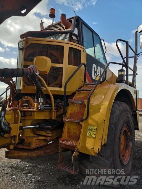 CAT 735 Шарнирно-сочленённые самосвалы