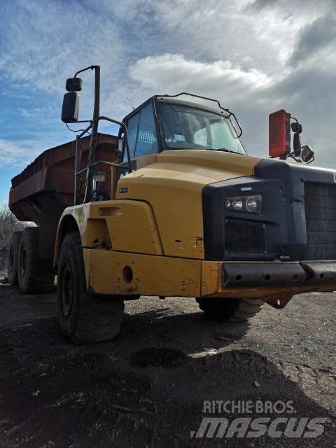 CAT 735 Шарнирно-сочленённые самосвалы