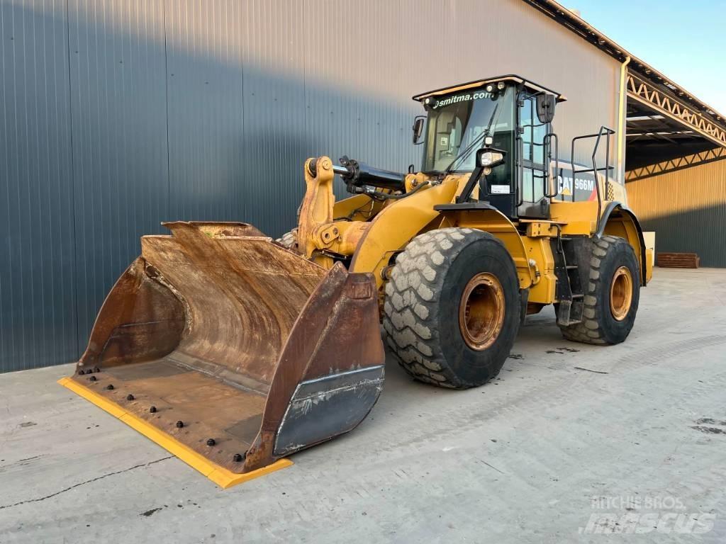 CAT 966M Фронтальные погрузчики