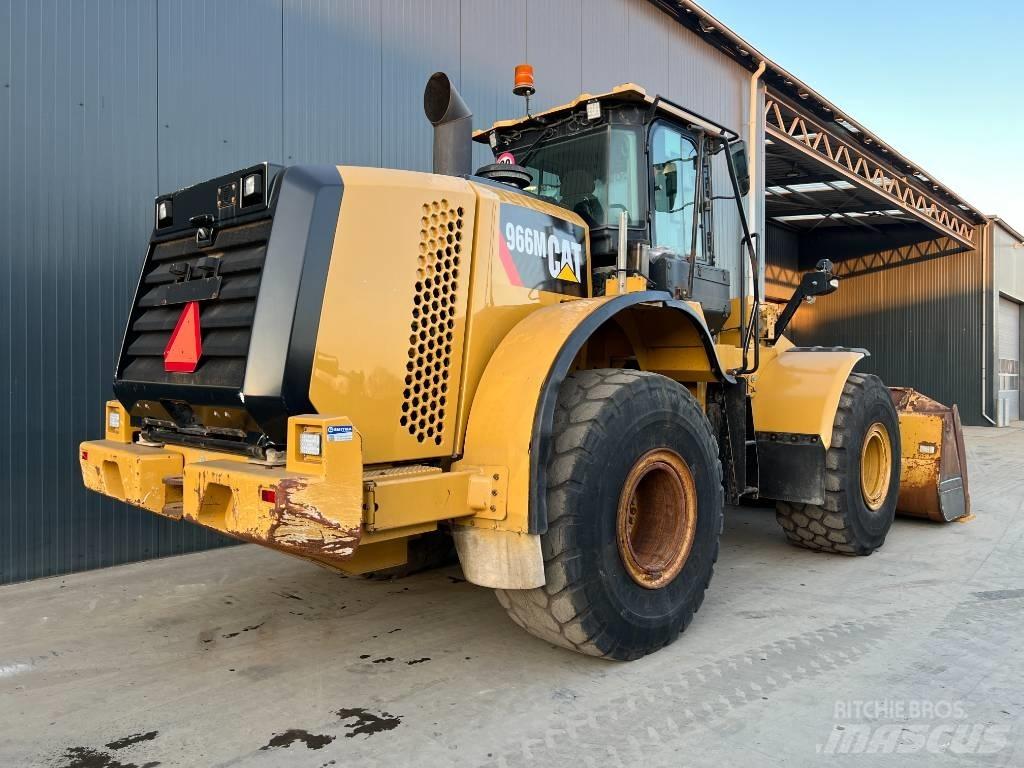 CAT 966M Фронтальные погрузчики