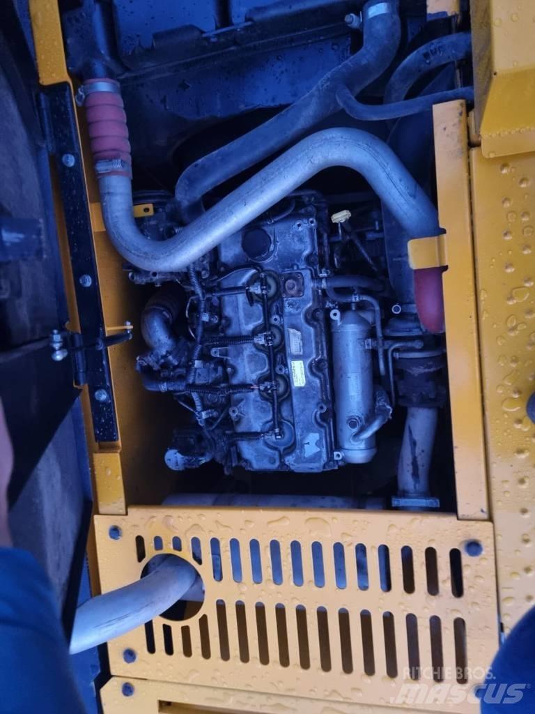 JCB JS 160 LC Гусеничные экскаваторы