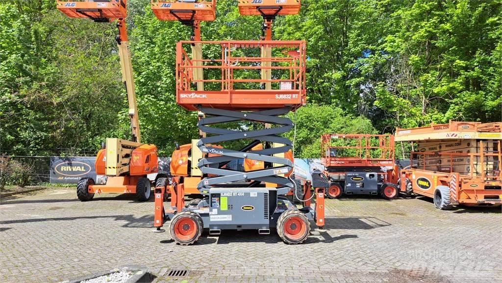 SkyJack 6832RT Ножничные подъемники