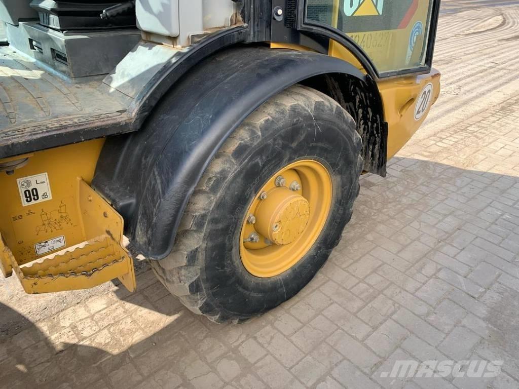 CAT 906 Фронтальные погрузчики