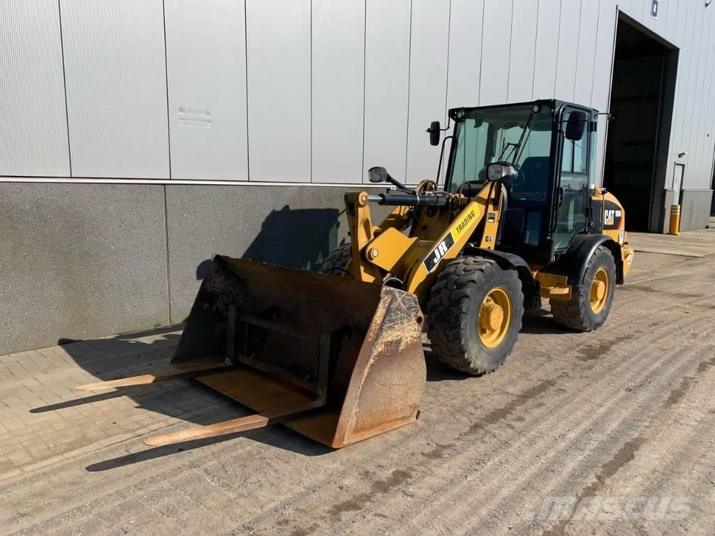 CAT 906 Фронтальные погрузчики