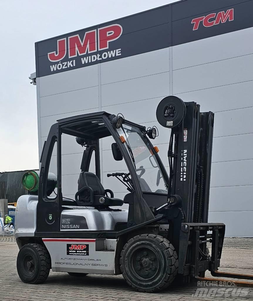 Nissan UG1D2A32LQ Газовые погрузчики