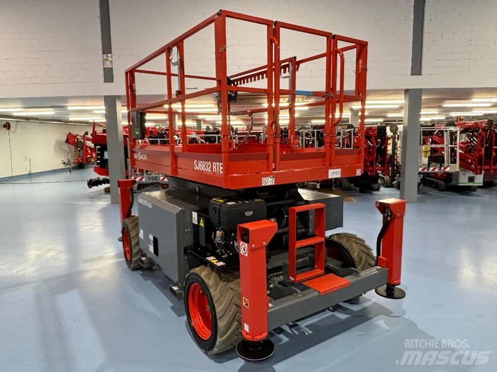 SkyJack SJ 6832 RTE Ножничные подъемники