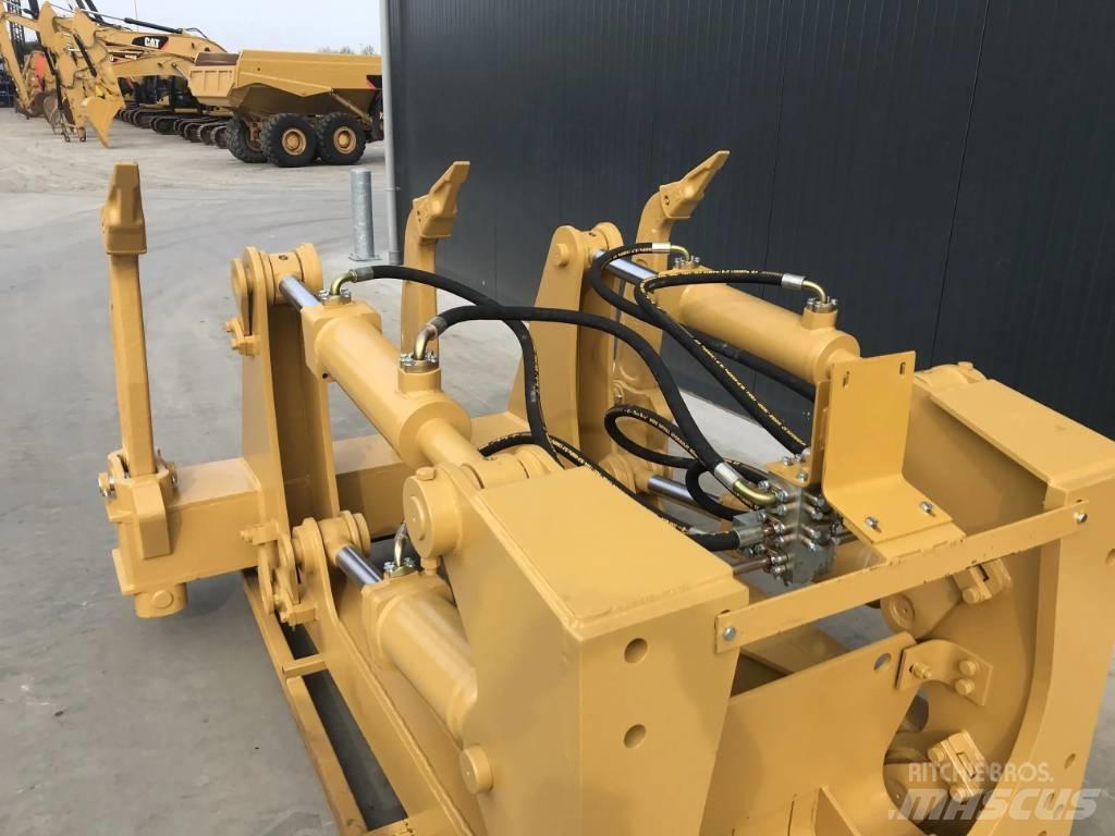 CAT D7R Навесные рыхлители