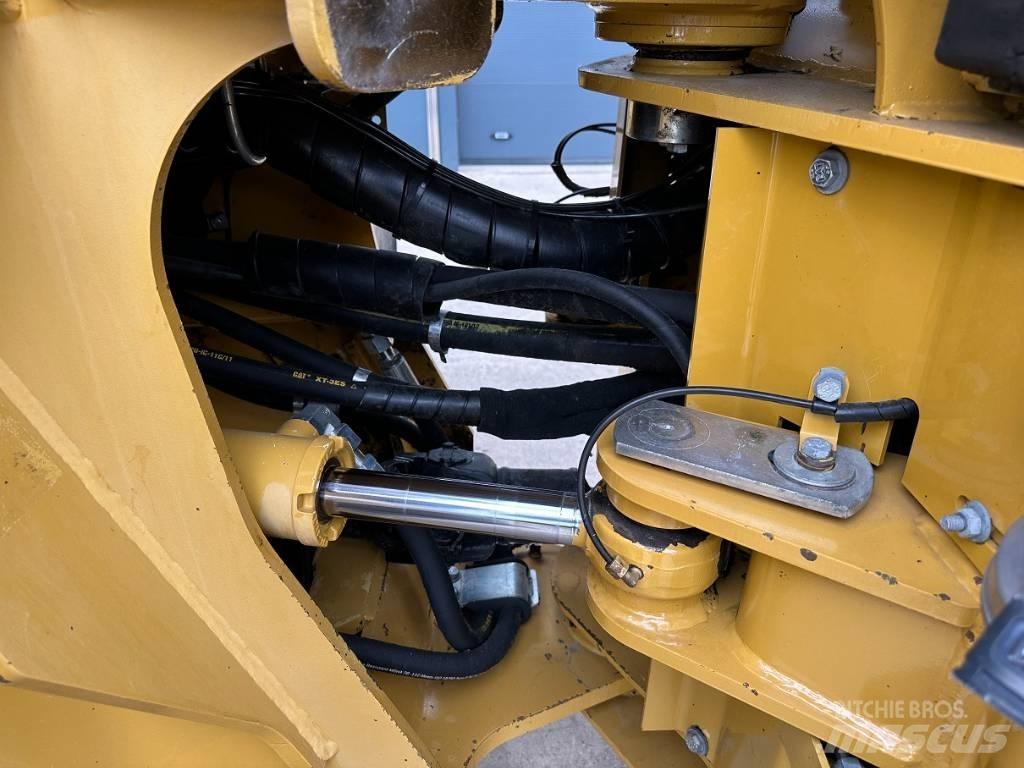 CAT 938 H Фронтальные погрузчики
