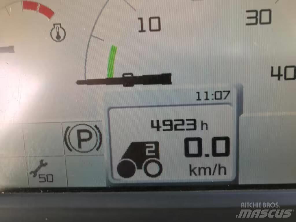 CLAAS Jaguar 970 Самоходные кормоуборочные комбайны