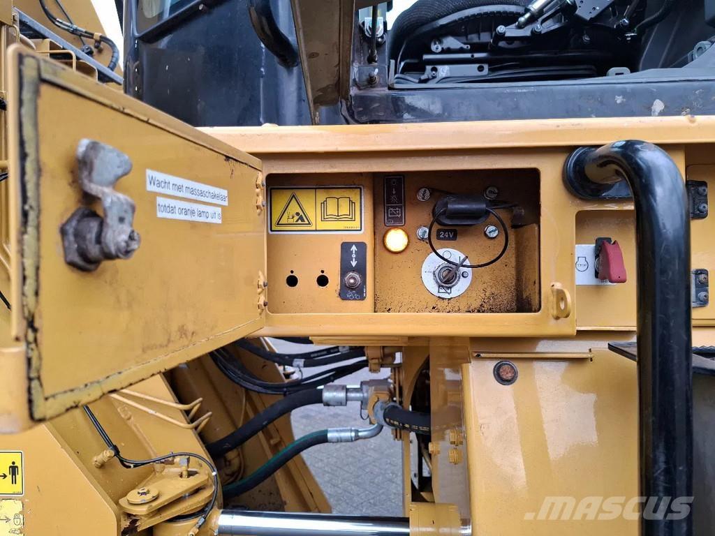 CAT 966M Фронтальные погрузчики