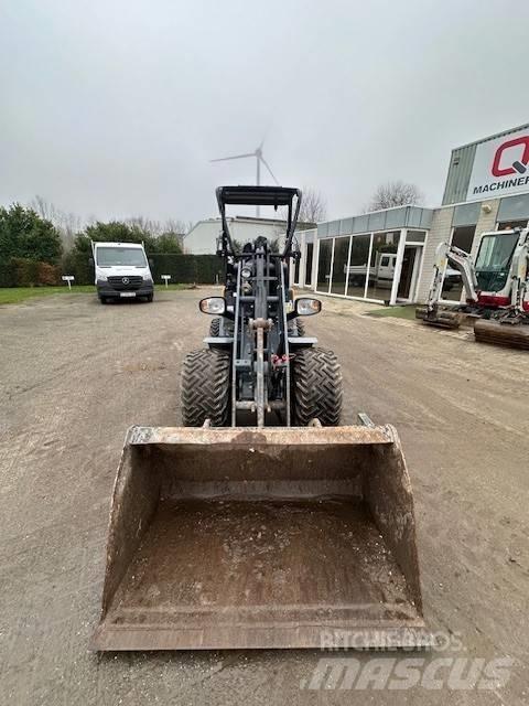 GiANT G2200 HD Фронтальные погрузчики
