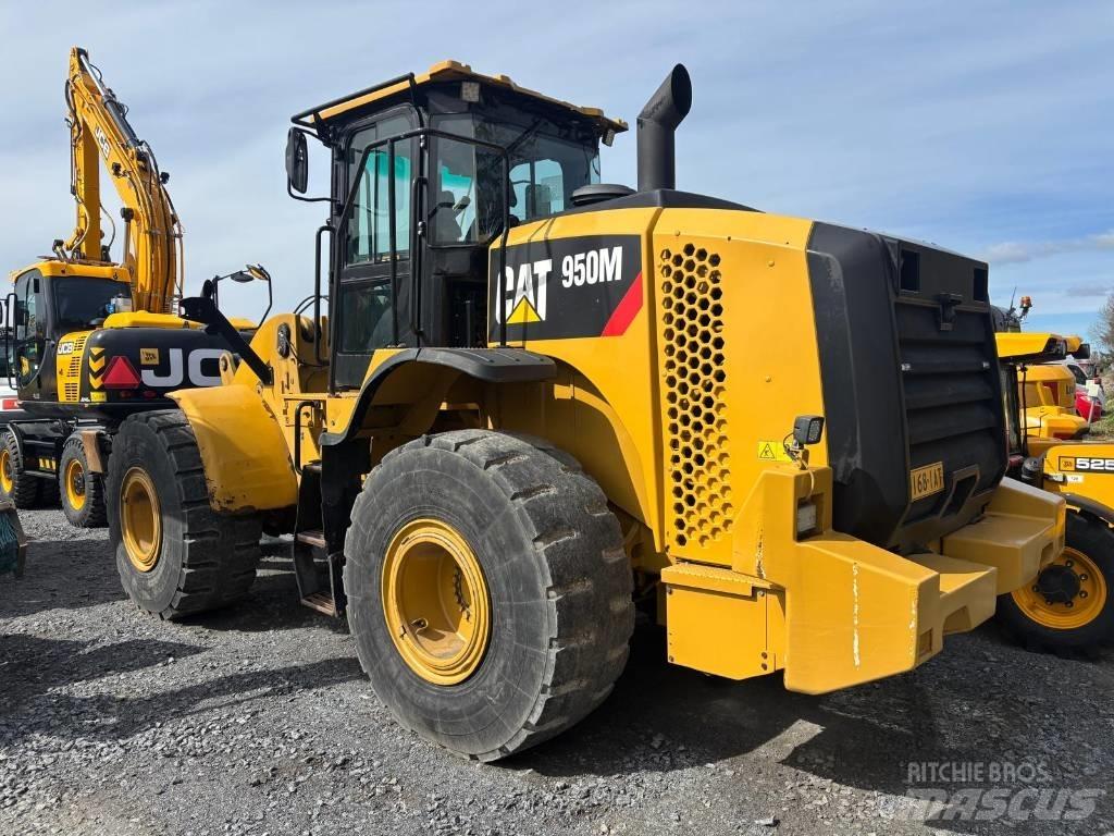 CAT 950M Фронтальные погрузчики