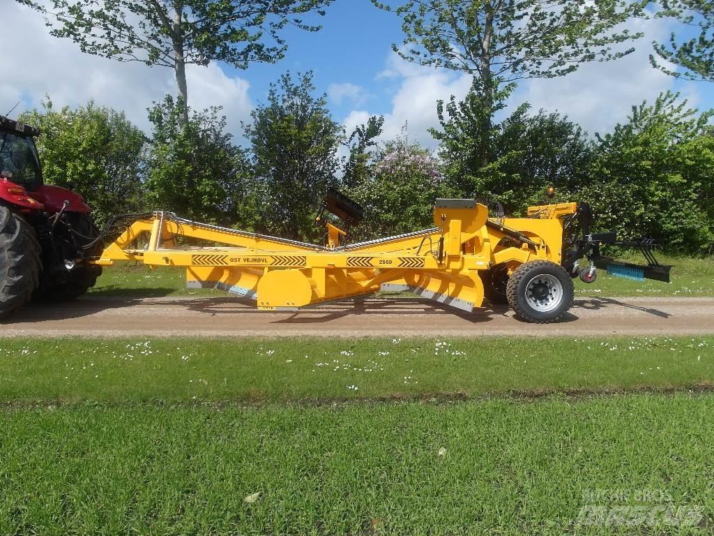 GST VEJHØVL 2550 Грейдеры