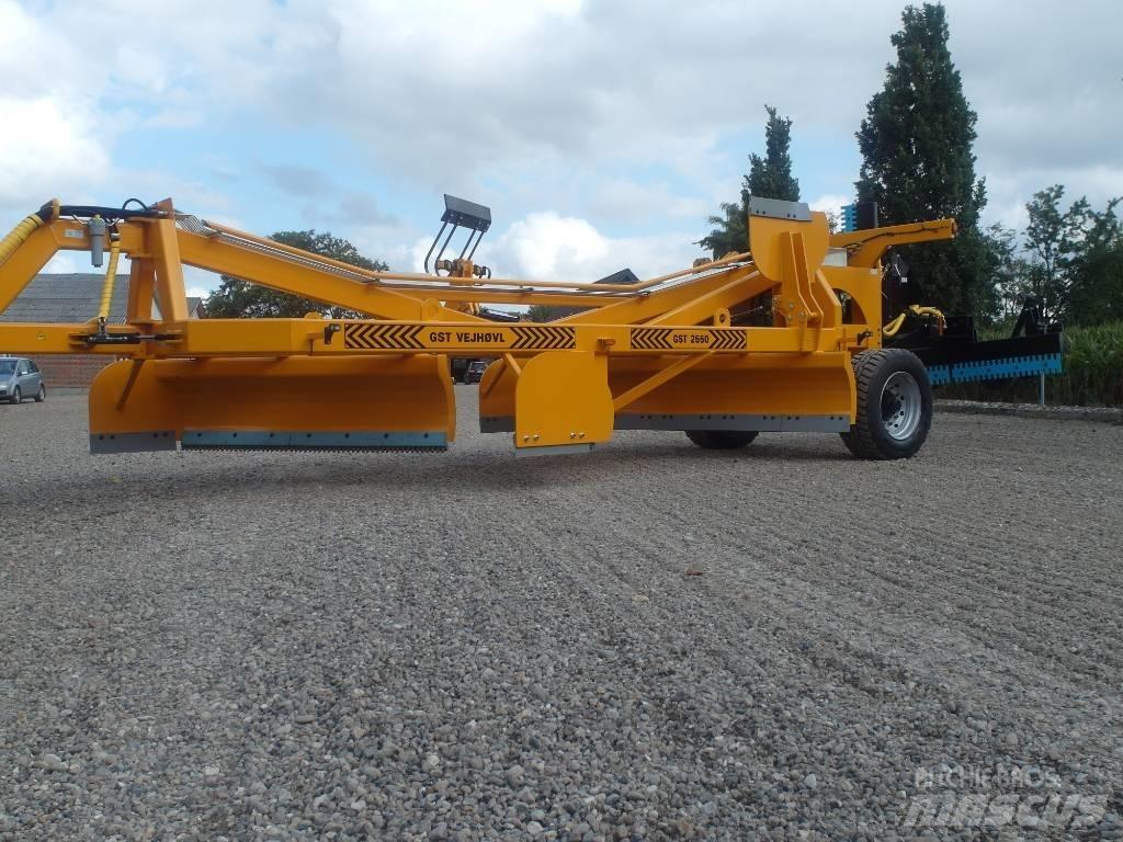 GST VEJHØVL 2550 Грейдеры