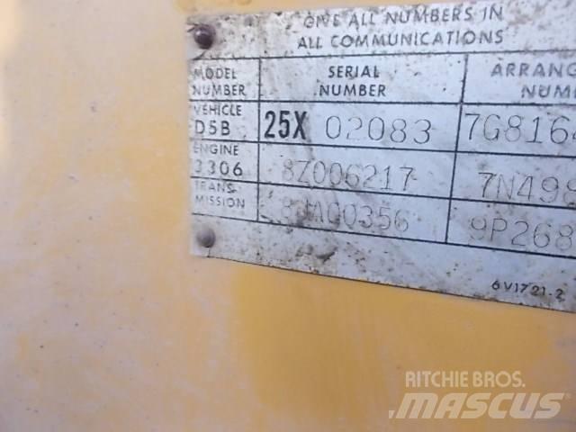 CAT D 5 B Гусеничные бульдозеры