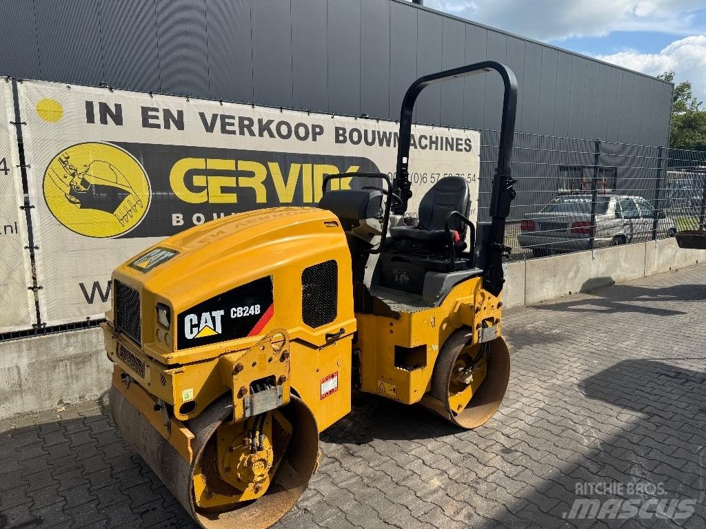 CAT CB 24 B Катки тротуарные