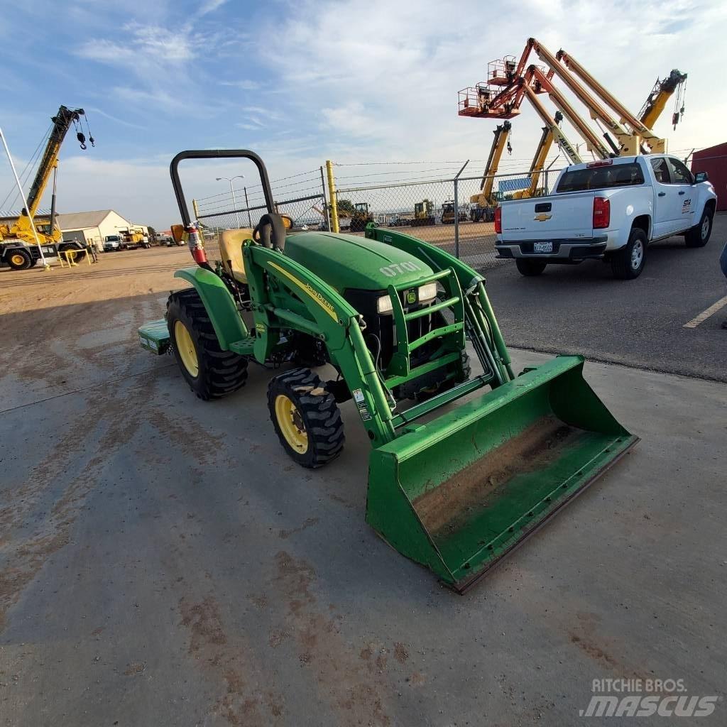 John Deere 3203 Коммунальные тракторы