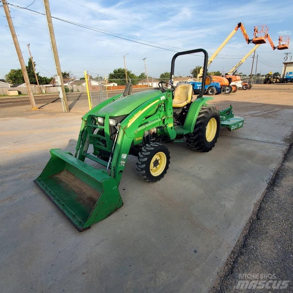 John Deere 3203 Коммунальные тракторы