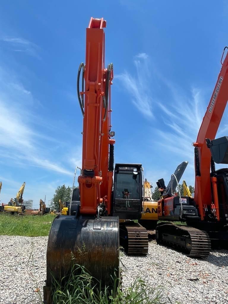 Hitachi ZX200 Гусеничные экскаваторы