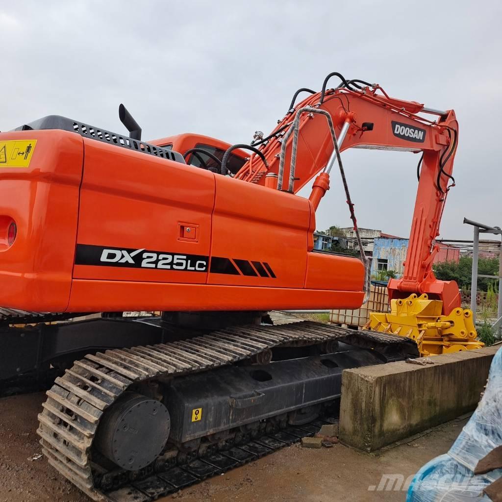 Doosan DX 225 LC Гусеничные экскаваторы