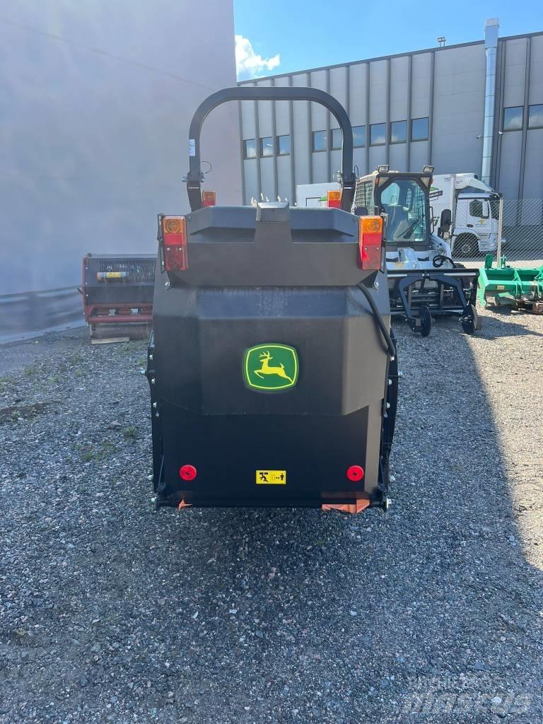John Deere X950R Самоходные газонокосилки