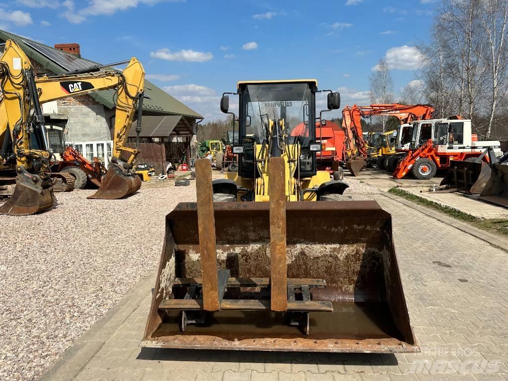 CAT 908 Фронтальные погрузчики