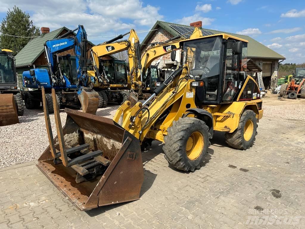 CAT 908 Фронтальные погрузчики