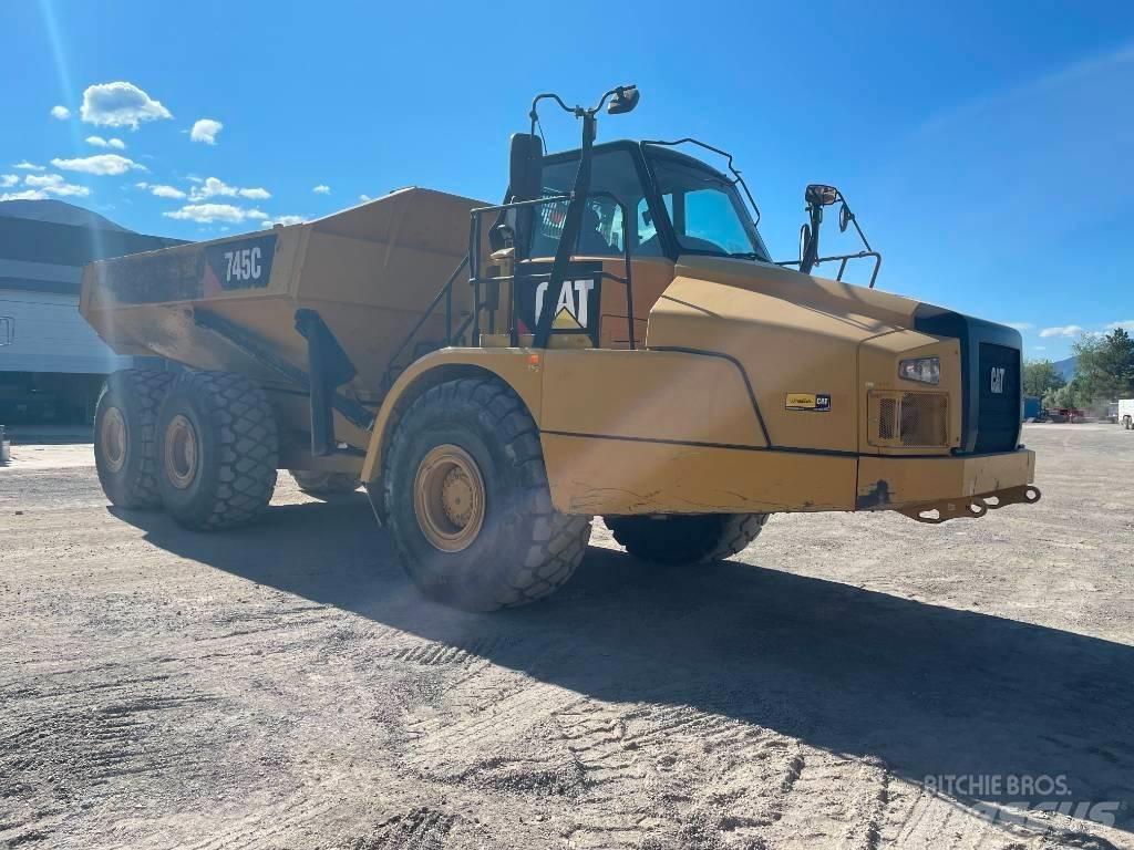 CAT 745 C Шарнирно-сочленённые самосвалы