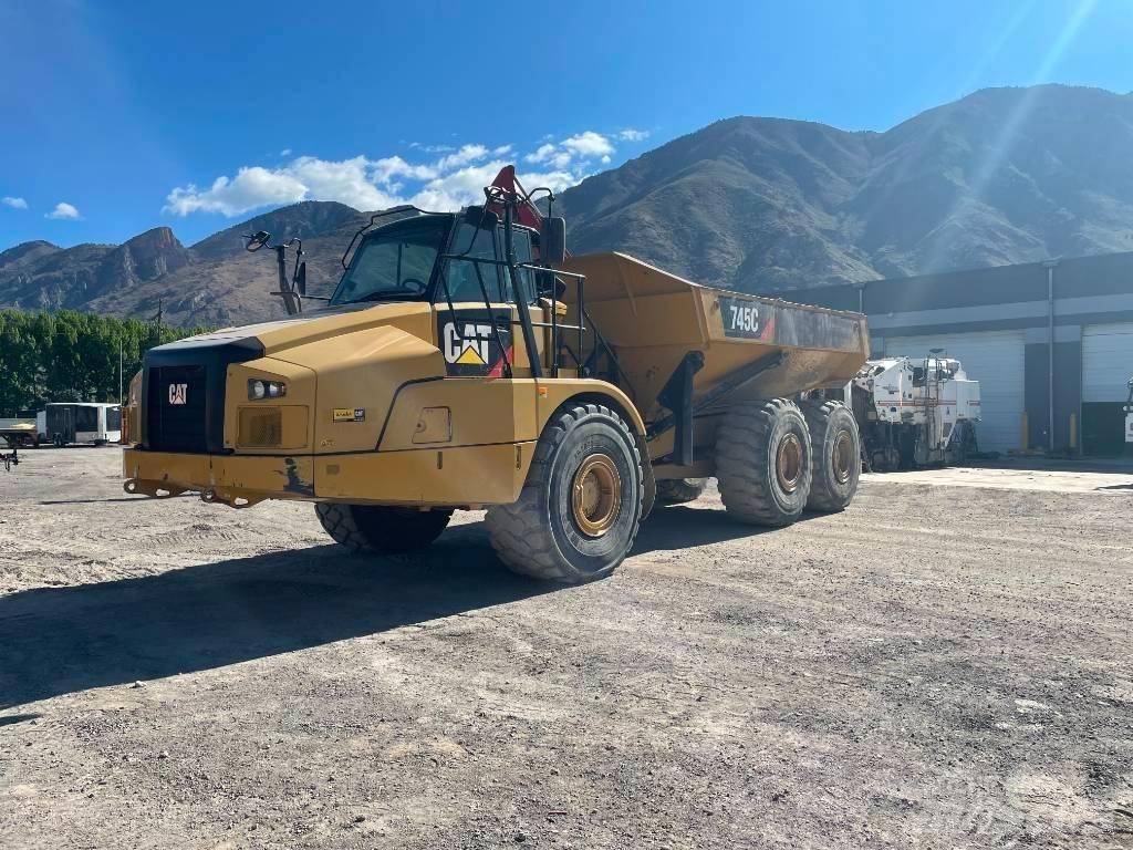 CAT 745 C Шарнирно-сочленённые самосвалы