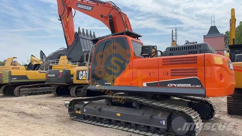 Doosan DX 225 LC Гусеничные экскаваторы
