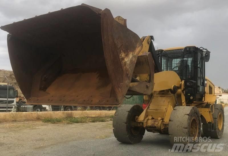 CAT 926M Фронтальные погрузчики
