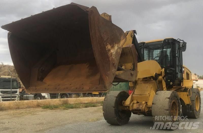 CAT 926M Фронтальные погрузчики