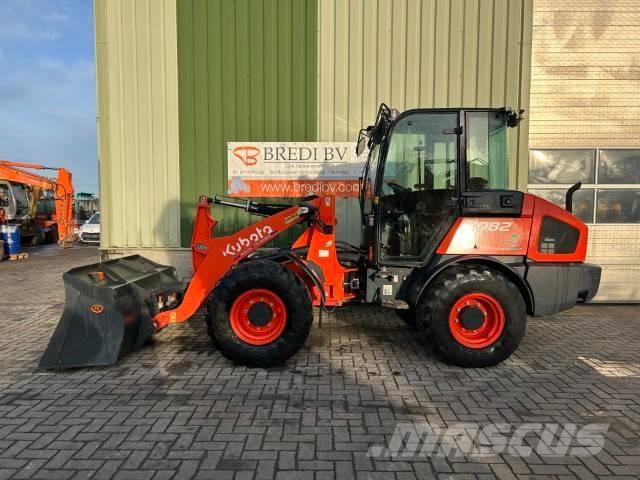 Kubota R 082 Фронтальные погрузчики