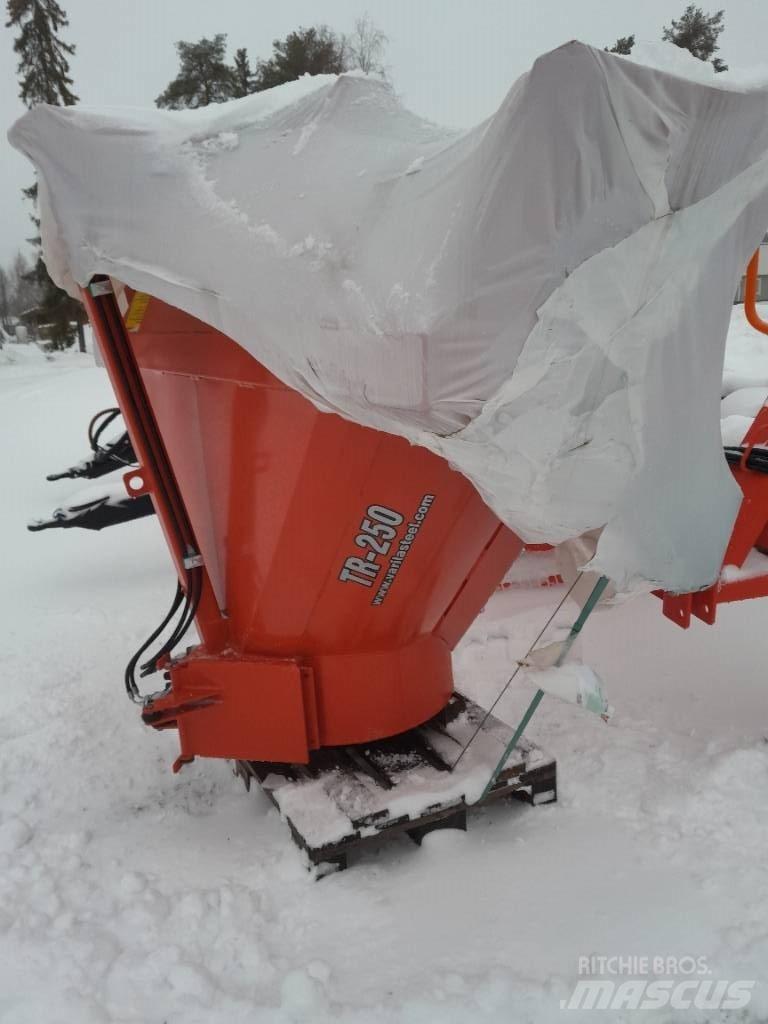 TR 250  HB Снегоуборщики