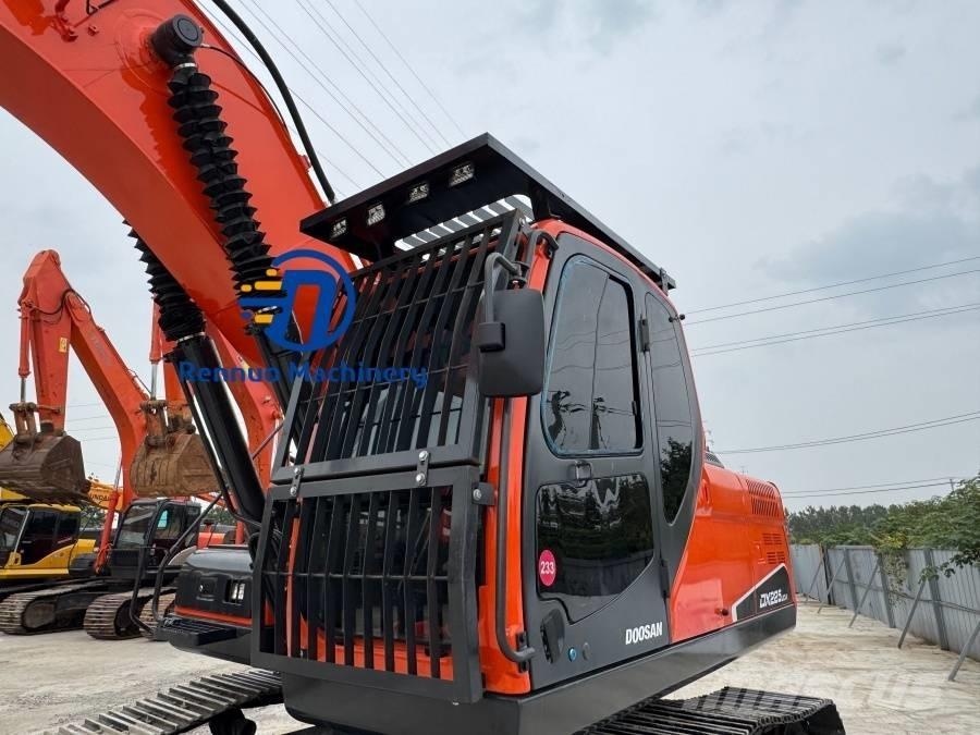 Doosan DX 225 LCA Гусеничные экскаваторы