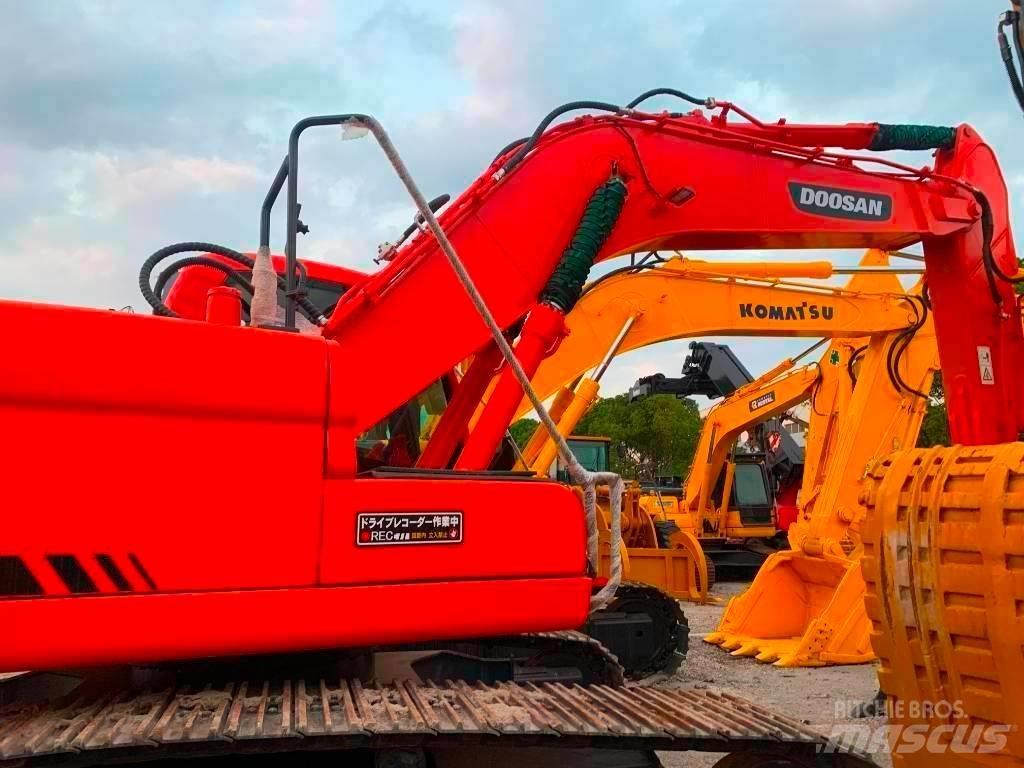 Doosan DX 225 LC Гусеничные экскаваторы