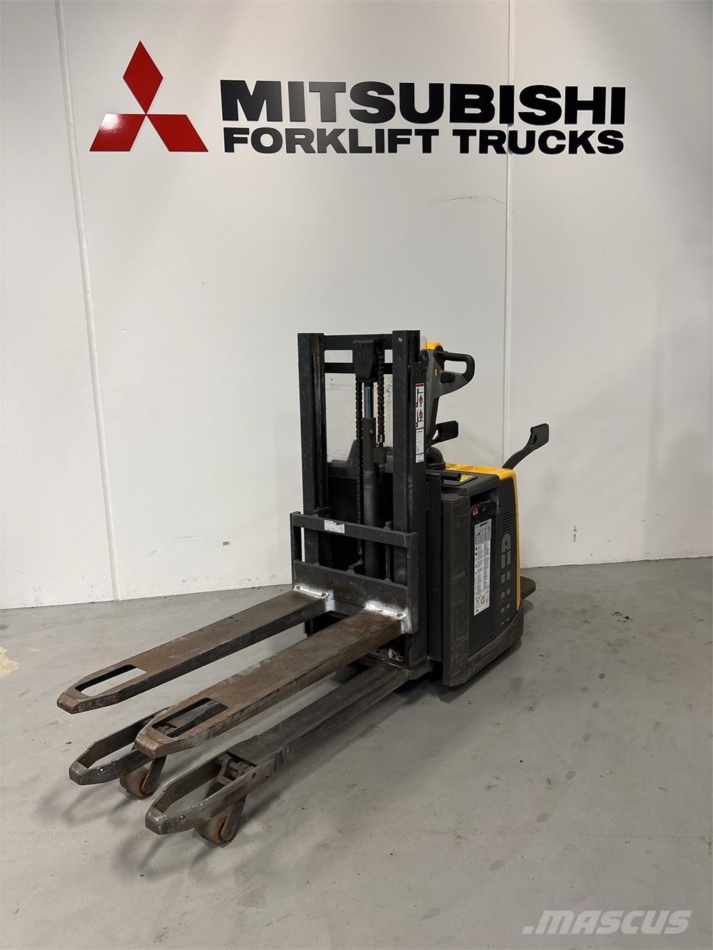 Atlet PDP200 Самоходные электроштабелёры