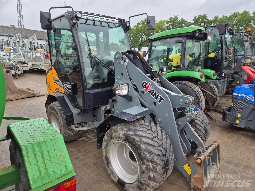 GiANT G3500 Малые погрузчики
