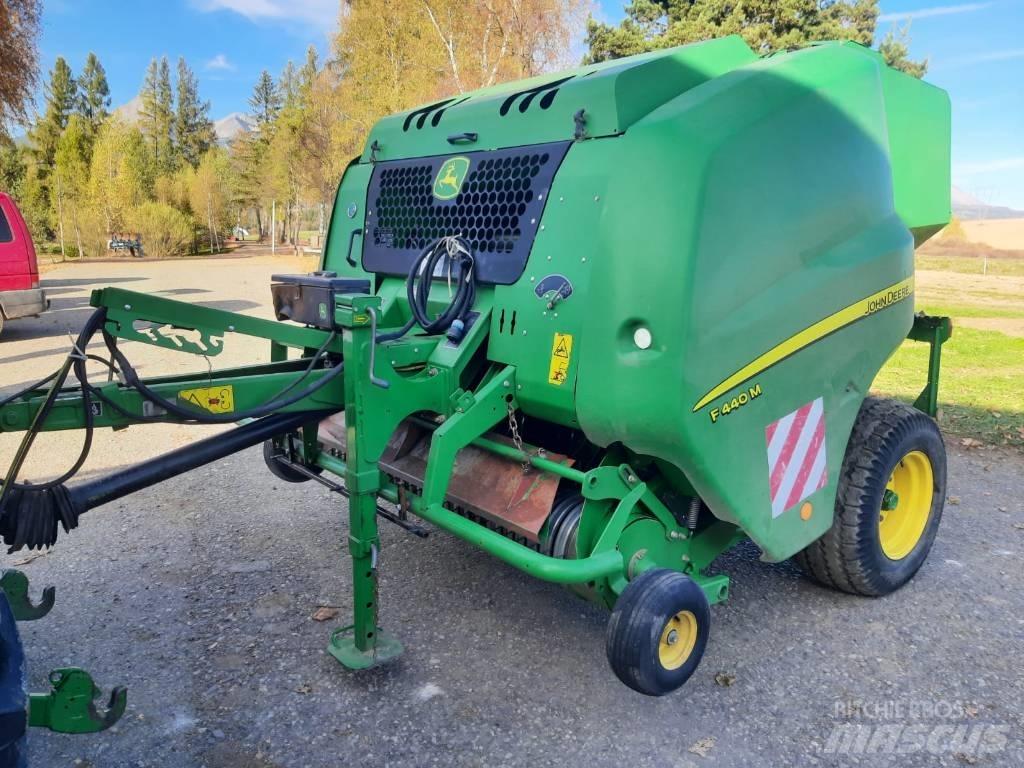 John Deere F 440 M Рулонные пресс-подборщики