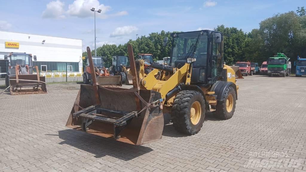 CAT 908 M Фронтальные погрузчики