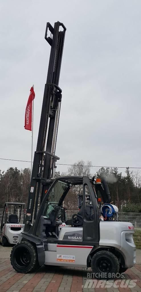Nissan UG1D2A30LQ Газовые погрузчики