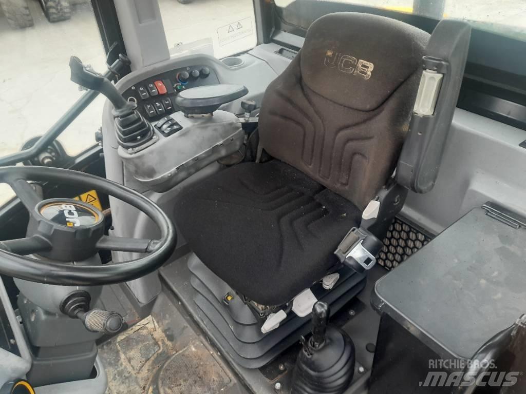 JCB TM 320 S Сельскохозяйственные телескопические погрузчики