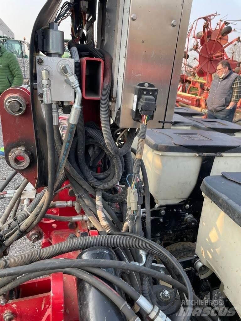 Kinze 8 FILE Сажалки