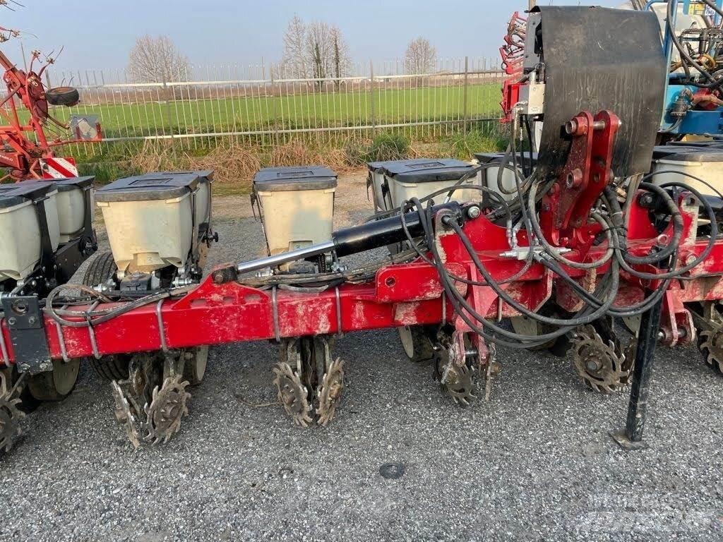 Kinze 8 FILE Сажалки