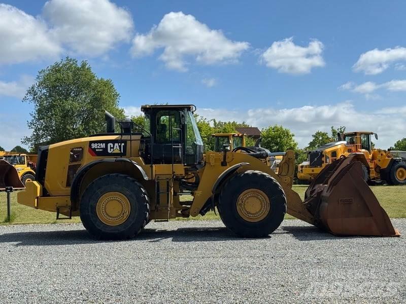 CAT 982 M Фронтальные погрузчики
