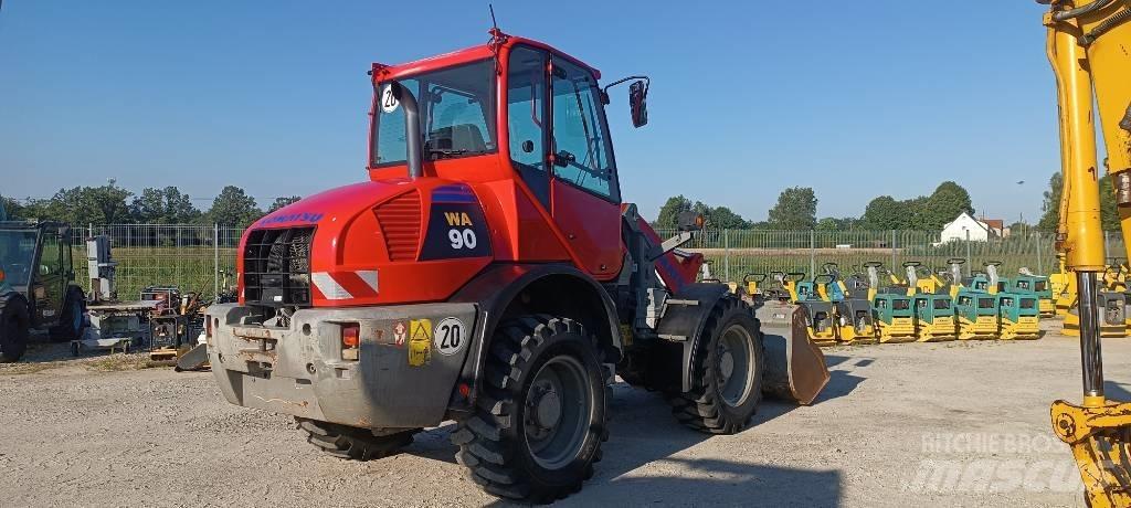 Komatsu WA 90 Фронтальные погрузчики