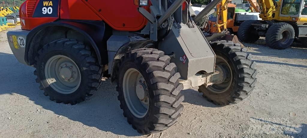 Komatsu WA 90 Фронтальные погрузчики