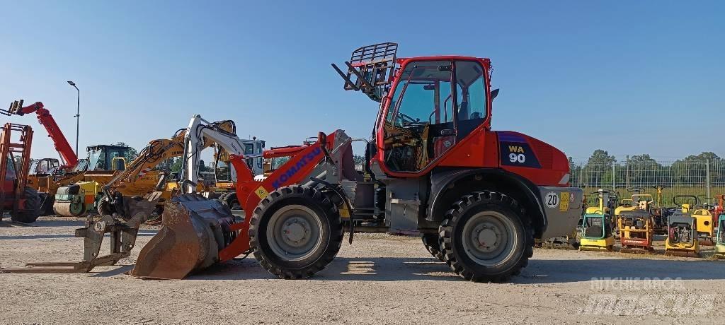 Komatsu WA 90 Фронтальные погрузчики